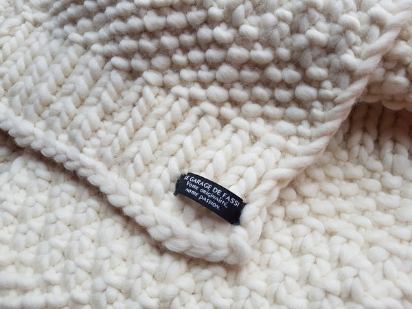 écharpe artisanale en laine couleur blanche de la marque LGF.