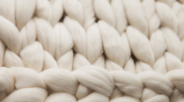 grosses mailles de laine de mouton tricotée de couleur blanche